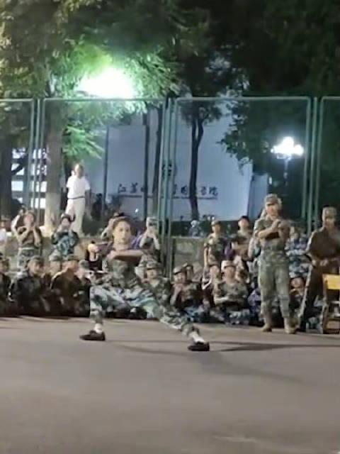 吃瓜网军训表演才艺